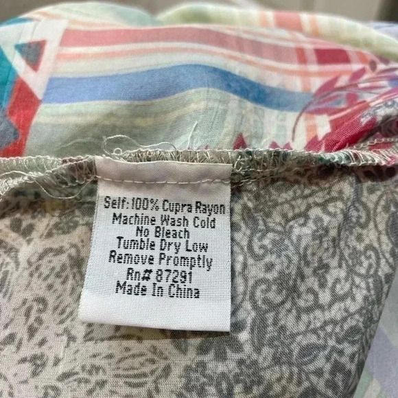 Johnny Was Short Sleeve V-Neck Floral Oversized Mixed Pattern Size M - Picture 6 of 7